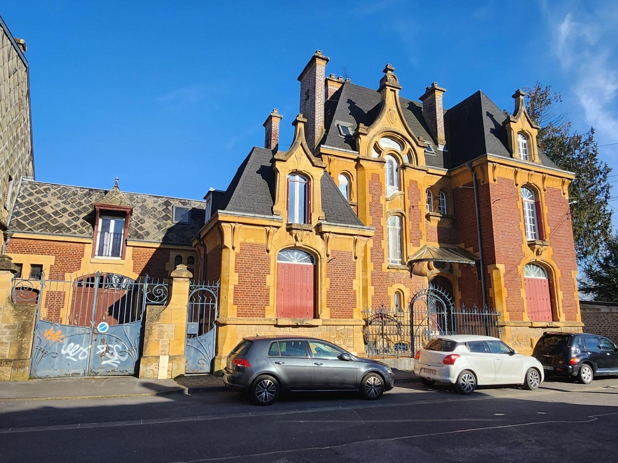 Appartement Atypique - 2 Chambres - Rue Calme Dans Centre Ville Sedan Exterior foto